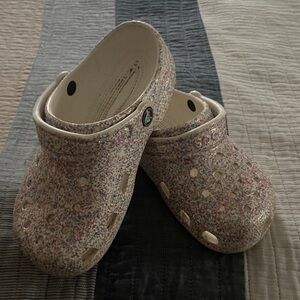 CROCS Kids Glitter Clogs in Pastel Multi
